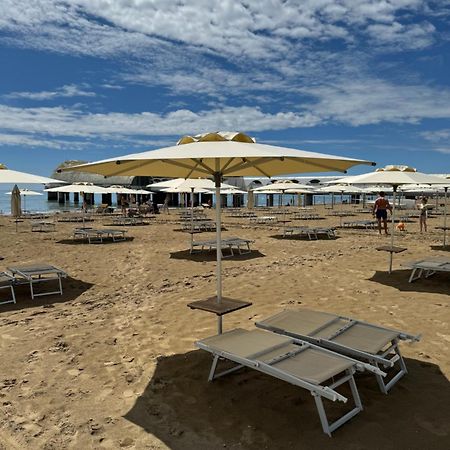 Appart 21 Artistic Beach Apartment Lignano Sabbiadoro Ngoại thất bức ảnh